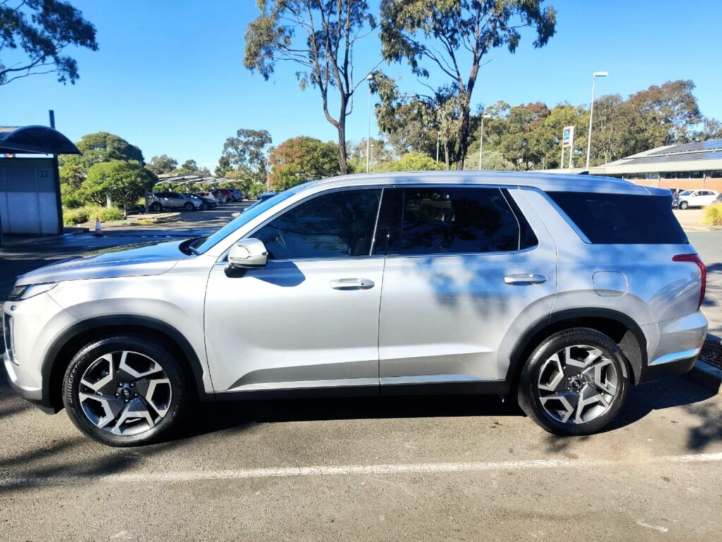 Silver SUV exterior gloss finish car wash near Box Hill The Washouse